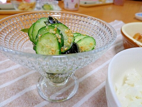 あと一品に　きゅうりとわかめの酢の物